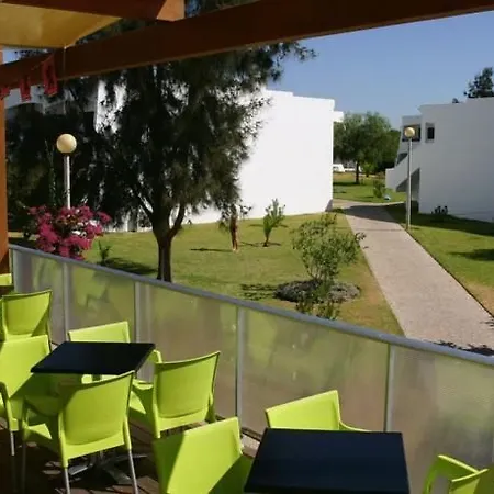 Quintinha Village 3*