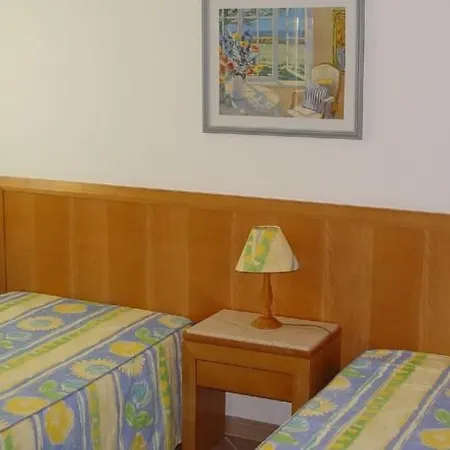 فندق Quintinha Village 3*